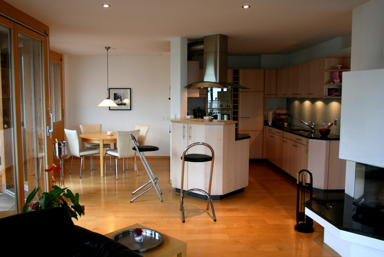 an apartment Small Apartment Kitchen Design | 1600 x 1072